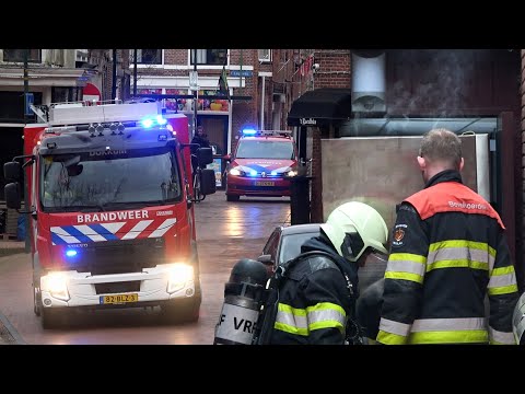 Brandweer massaal uitgerukt vanwege rokende vriezer in restaurant Keppelstraat Dokkum