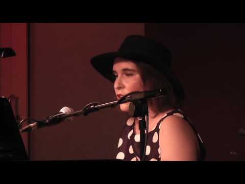 download lagu mp3 mp4 Laurabos, download lagu Laurabos gratis, unduh video klip Laurabos