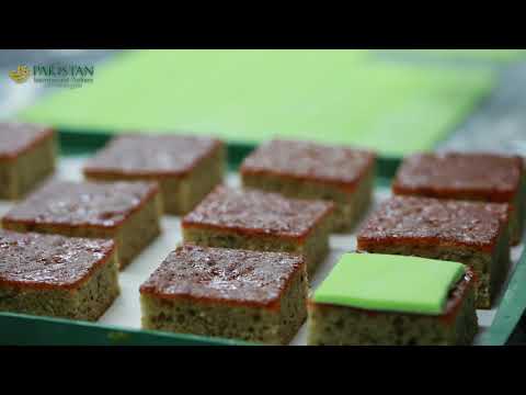 Behind the scenes at the making of the scrumptious "Jashan e Azadi Cake!"