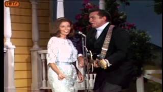 Johnny Cash  June Carter live on stage 1968