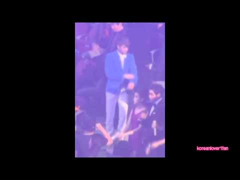 121229 YOSEOB manages to get IU's ATTENTION!