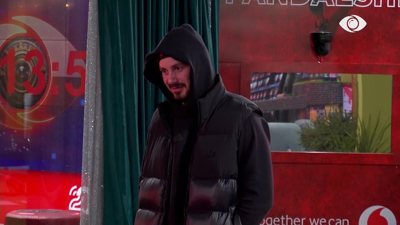 “Po të jemi burra, e mbajmë Merin deri në finale”, Romeo i drejtohet banorëve