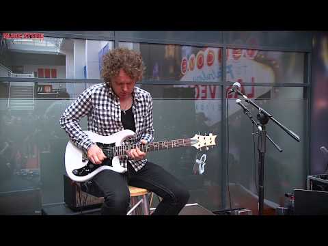Simon McBride plays PRS Guitars @ MUSIC STORE Germany