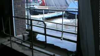 preview picture of video 'Narrowboat in the Dry Dock at Venetian Marina (Nantwich) part 1'