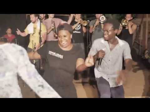 Ezé Wendtoin & Banda Internationale - Komplett im Arsch in Afrika