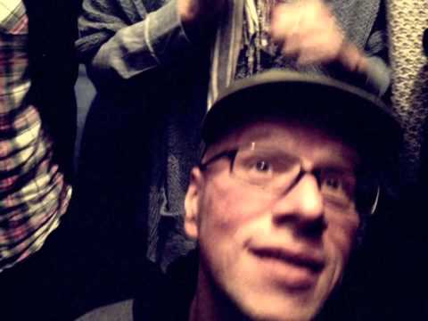 Alberto Vizcaino, final de concierto en el interior de la cisterna de Can Monroig.