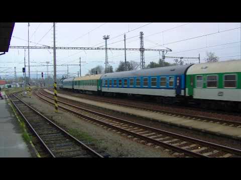 ČD 362.060-6 se rozjíždí ze stanice Skalice nad Svitavou na R 872 „Macocha"  (FHD)