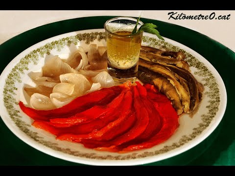 Escalibada, pimientos asados, cebolla, berenjena con su salsa / Recetas de cocina