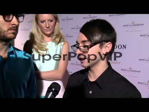 INTERVIEW - Christian Siriano on exchanging bracelets ins...
