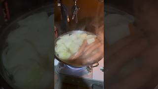 外で食べるポトフ