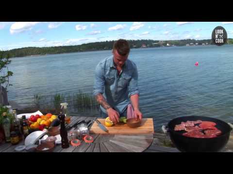 Grillad korv, fläskkotlett och kycklingfilé