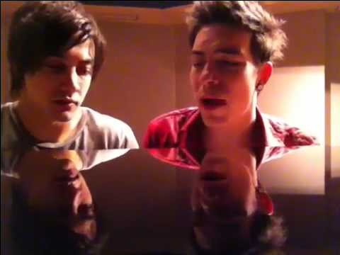 Não é Normal - Di Ferrero e Gee Rocha no piano