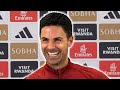 Arsenal players are scary? 'The coach is RELAXED!' 😂 | Mikel Arteta EMBARGO | Man Utd v Arsenal