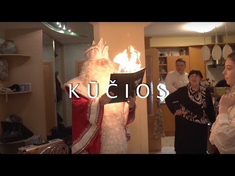 KALĖDŲ SENELIS PADEGĖ KNYGĄ