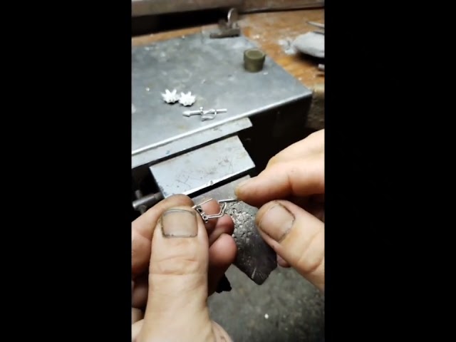 Vídeo relacionado con Aneneiceera Boho Líquido Irregular Pendientes Pendientes De Plata De Metal Abstracto Punk Hueco Pendiente De Aro De Metal Geométricas Pendientes De Joyería Para Las Mujeres