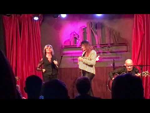 Marcela Morelo y Rozalen introducción + “ la salida “ cafe Berlin ( Madrid )