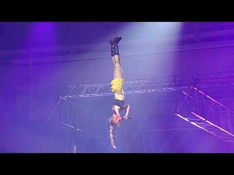 Fiedlerski, Ben Cristovao, Stein27, Annabelle - Pápá / Runnin' Out of F* Time (Live)