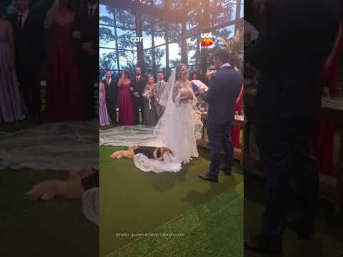 “Pajem Retriever” rasga vestido de tutora ao entreter convidados do casamento