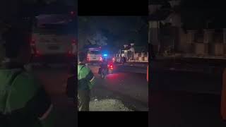 Download lagu Pemotor mengalami kecelakaan menabrak beton pembatas perbaikan jalan di Jalan Raya Pati mp3