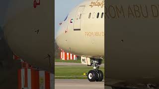 Download lagu ✈️ Etihad 787 Dreamliner Blasting out of Manchester Airport 👌 mp3 Download lagu ✈️ Etihad 787 Dreamliner Blasting out of Manchester Airport 👌 mp3
