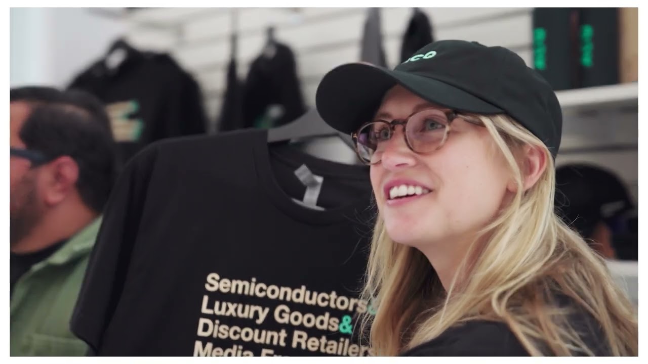 How Fourthwall quickly moved merch at packed podcast event | Chase Payment Solutions℠