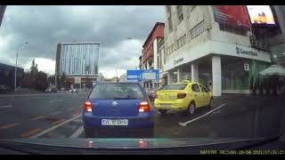 VIDEO Un șofer lovește de trei ori o mașină parcată aiurea pe Milea - Apoi a vrut să fugă 1 video