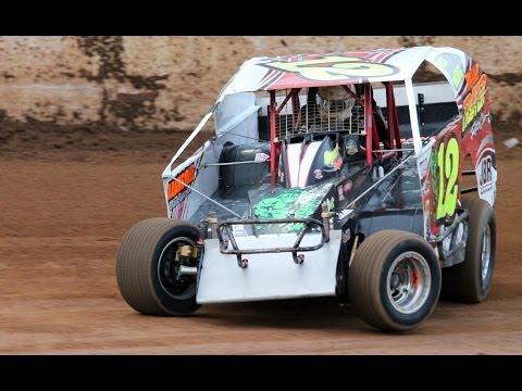 6 LAP DASH DIRT MODIFIED'S MARYBOROUGH SPEEDWAY 31/5/2014.