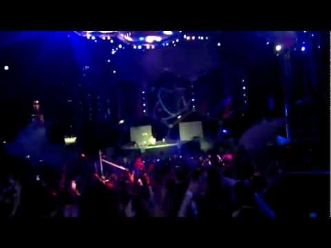 Armin Van Buuren @ Ultra 2012 Burned with Desire/Ride the Wave (Will Atkinson Remix) (AVB Mashup)