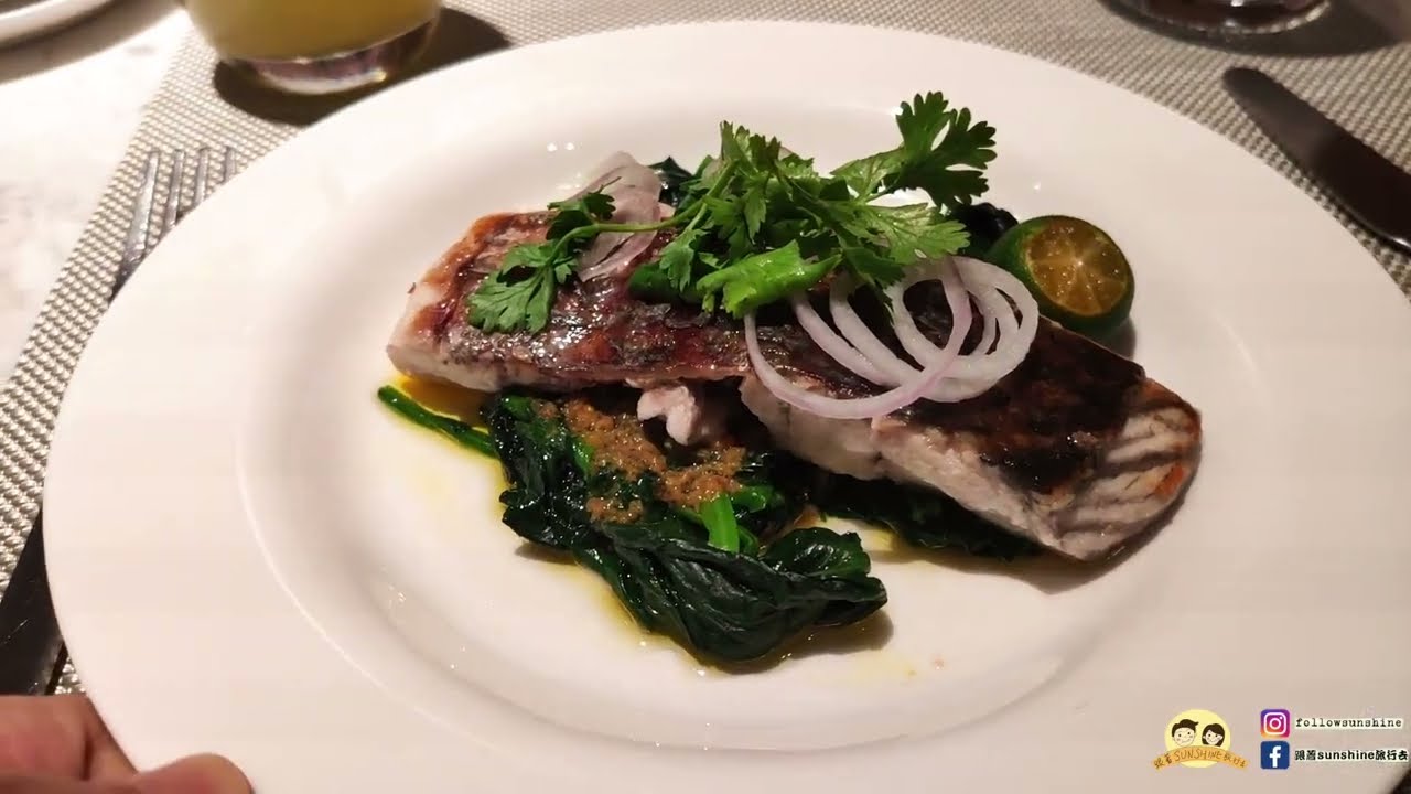 Qantas First Class Lounge Singapore