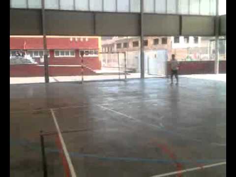 Aitor mate sobre porteria