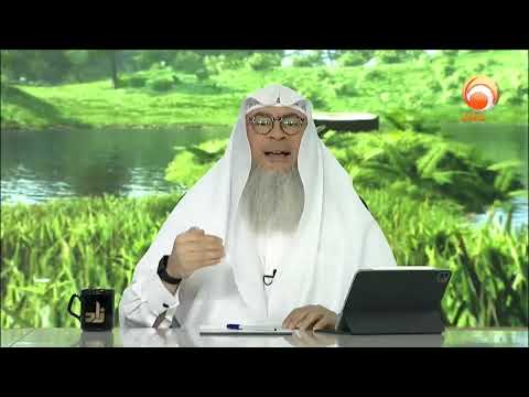 is it permissible in Islam to kiss parents feet Sheikh Assim Al Hakeem  #fatwa #hudatv