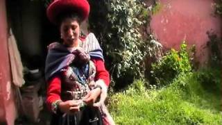preview picture of video 'Chinchero woolcraft - Bolivian handmade woolen products'
