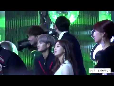 171202 TWICE REACT TO RED VELVET FLAVOR @MMA 2017