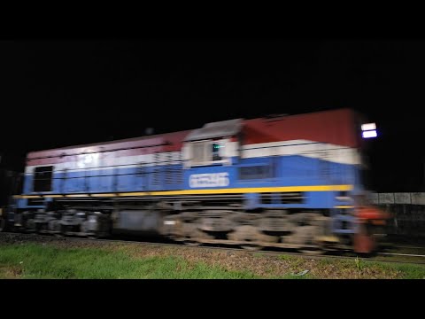 [8K] Tren cargado de NCA con la EMD GR-12W 6596 pasando por Marcos Juárez!!!!!!