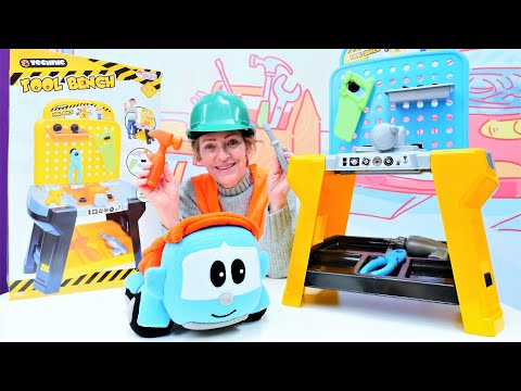 Nicoles Spielzeug Werkstatt. Leo der Lastwagen lässt seine Reifen reparieren. Video für Kinder