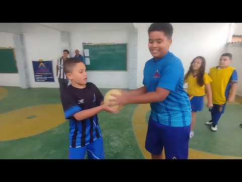 Disputa pelo 3° lugar no Handebol - Olimpíadas Internas - 2° Ano X 4° Ano
