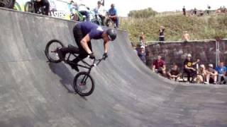 preview picture of video 'Ben Wallace: Fakie double whip air @ Newquay Relentless Boardmasters 2009'