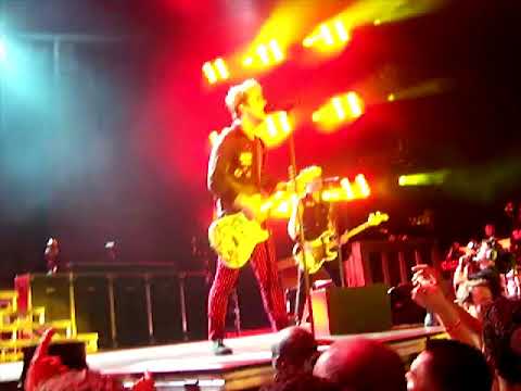 Videoclip de Going to Pasalacqua (Live at Cricket Wireless Amphitheatre, Chula Vista, CA, 9/2/10) — Green Day