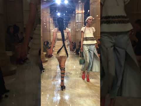 小新吃货日记之视频记录 CHANEL – CRUISE COLLECTION 2017-18 | CHENGDU