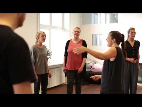 Circle Song: "Stimmbolah ee ay" - 100% improvised