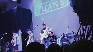 Lumalapit - The Juans