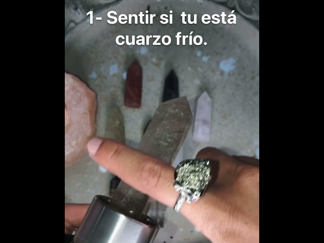 Vídeo relacionado con Pandiui23 Torre de Piedra Hematita, de Varita de Cristal, Cuarzo de Cristal Natural Columna de Cristal Hexagonal,Varitas de Cristal de Roca, varitas de Cuarzo Claro, Torre (Hematita, 7-8CM)