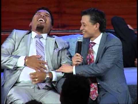 Impresionante Manifestación del Espíritu SANTO Ap. Cash Luna y Ap. Hernan Acosta