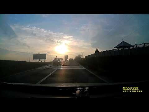 ACCIDENT TRAGIC -UN POLIŢIST a MURIT într-o secundă! VIDEO: Un şofer care circula în spatele POLIŢISTULUI a surprins momentul accidentului!FOTO