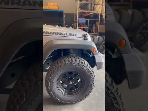 Wrangler on a 2.5″ JKS Lift Kit with 35″ tires. Will it clear? Installation and Review below