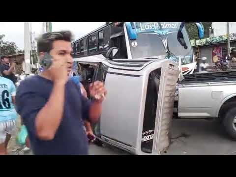 😱🔴 #Esmeraldas| Accidente de tránsito frente a la ciudadela Julio Estupiñan 
