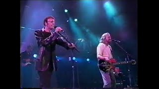 Bee Gees — Night Fever / More Than A Woman (Live at Wango Tango 2001, DVD pro-shot)