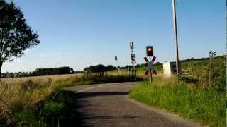 preview picture of video 'Bahnübergang Feldweg'