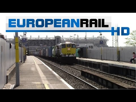 Iarnród Éireann Irish Rail 071 loco 075 + IWT Liner Container train passes Drumcondra