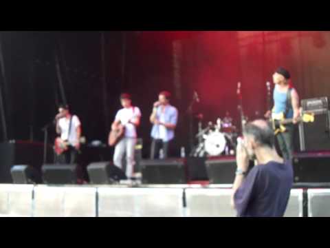 The Floor Is Made Of Lava - Bonehead's Bank Holiday (Live)